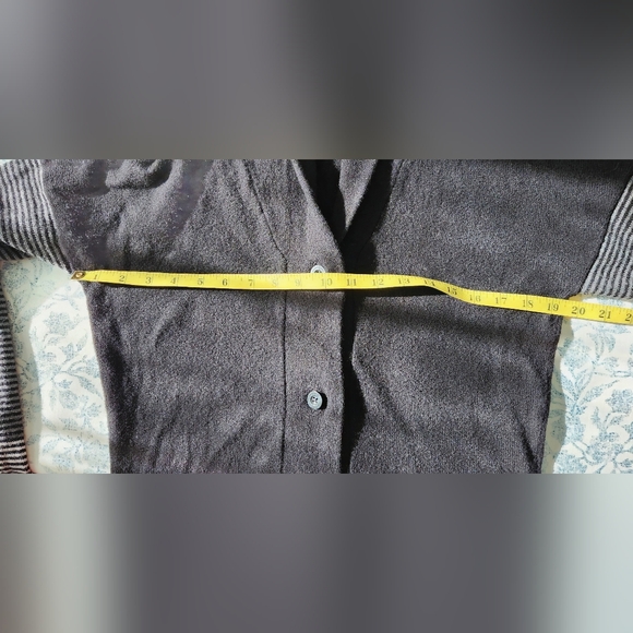 Patagonia Lambs Wool Blend Cardigan Sweater Black Gray Stripes sz M - Picture 7 of 9